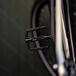 XLC pedale Flat Pedal PD-M29 crne sa reflektorom
